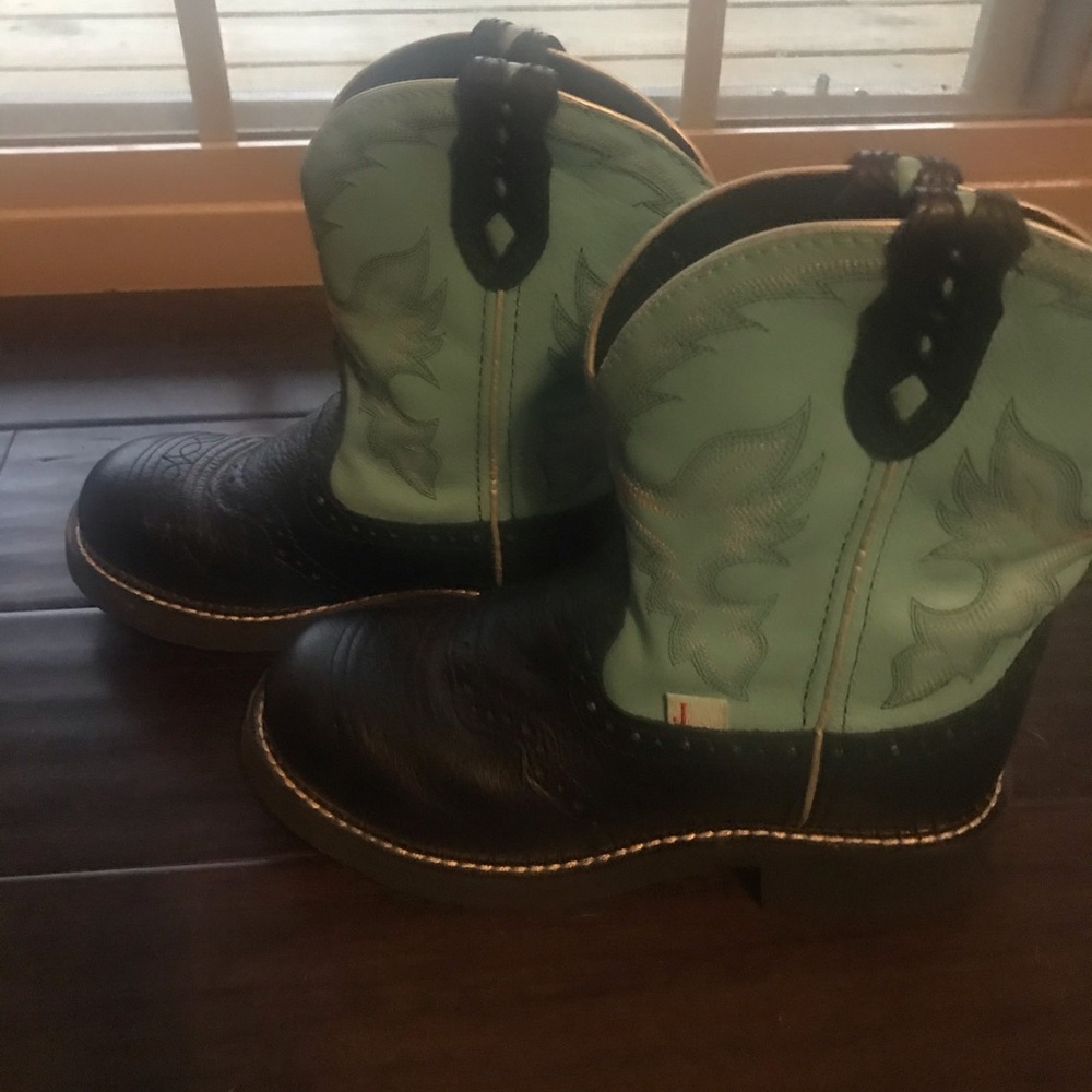 Justin Gypsy boots. Black and Teal